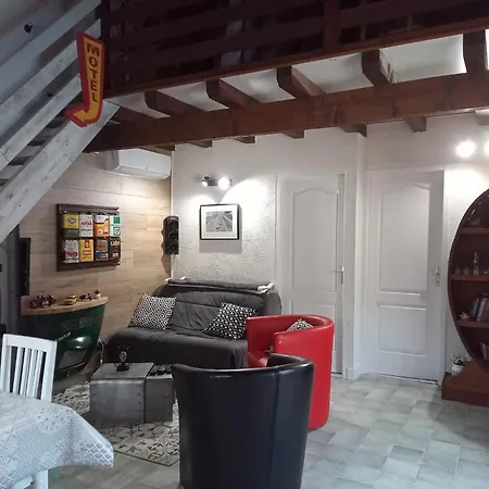 Quiet With Large Pool, Cleaning Included Casa vacanze *